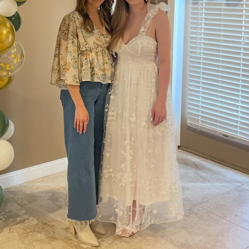 White Lace Sleeveless Dress